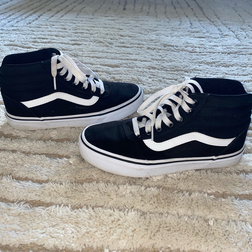 Classic Old School Sk8-Hi High Top Vans - Black and White Women’s size 6.5